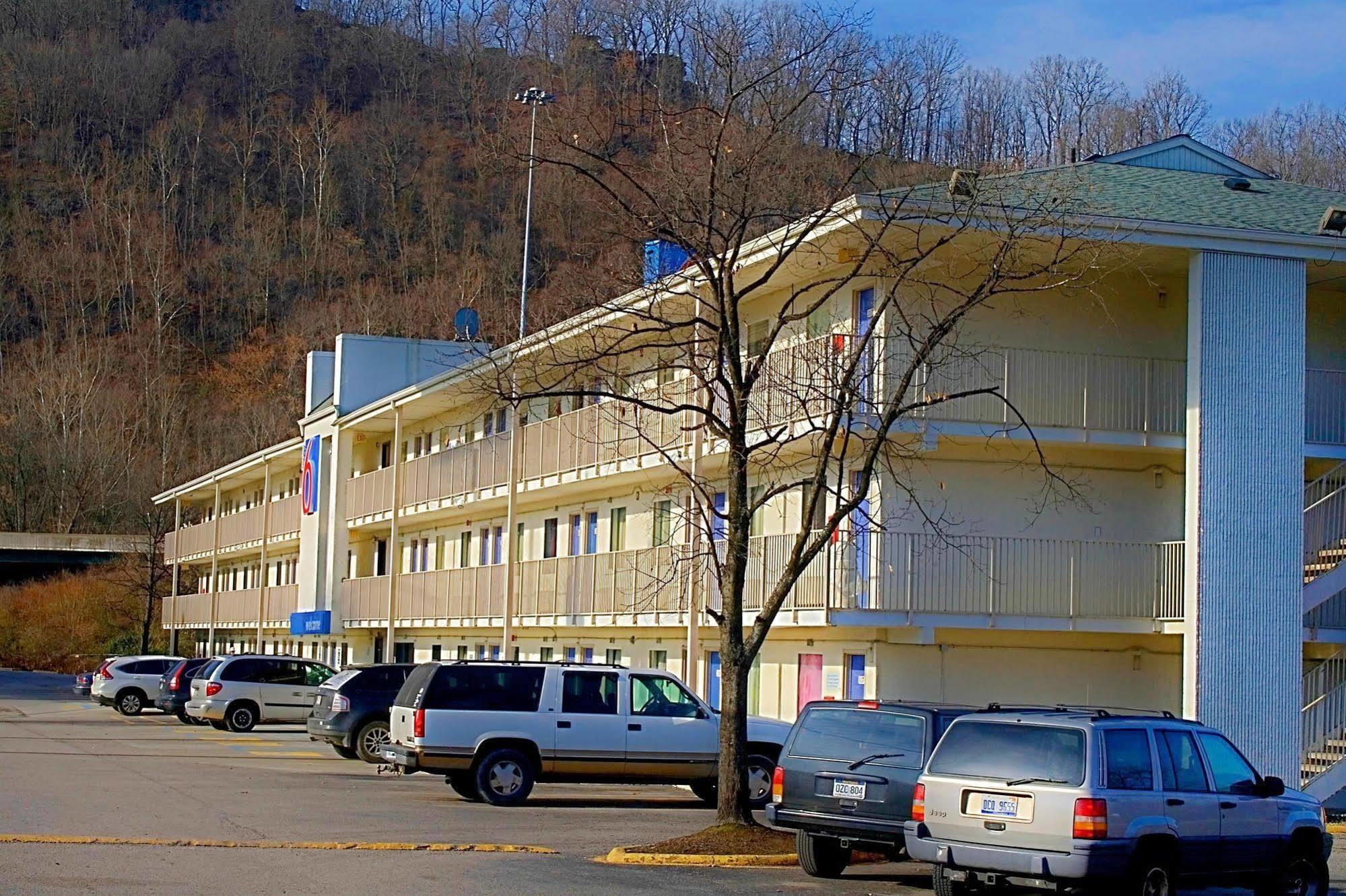 Days Inn By Wyndham Charleston Wv Dış mekan fotoğraf