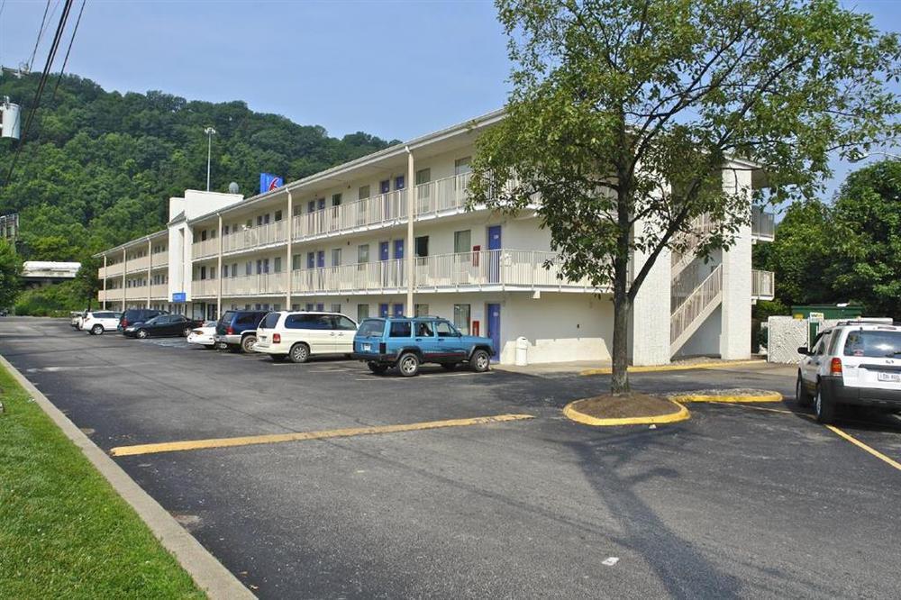 Days Inn By Wyndham Charleston Wv Olanaklar fotoğraf